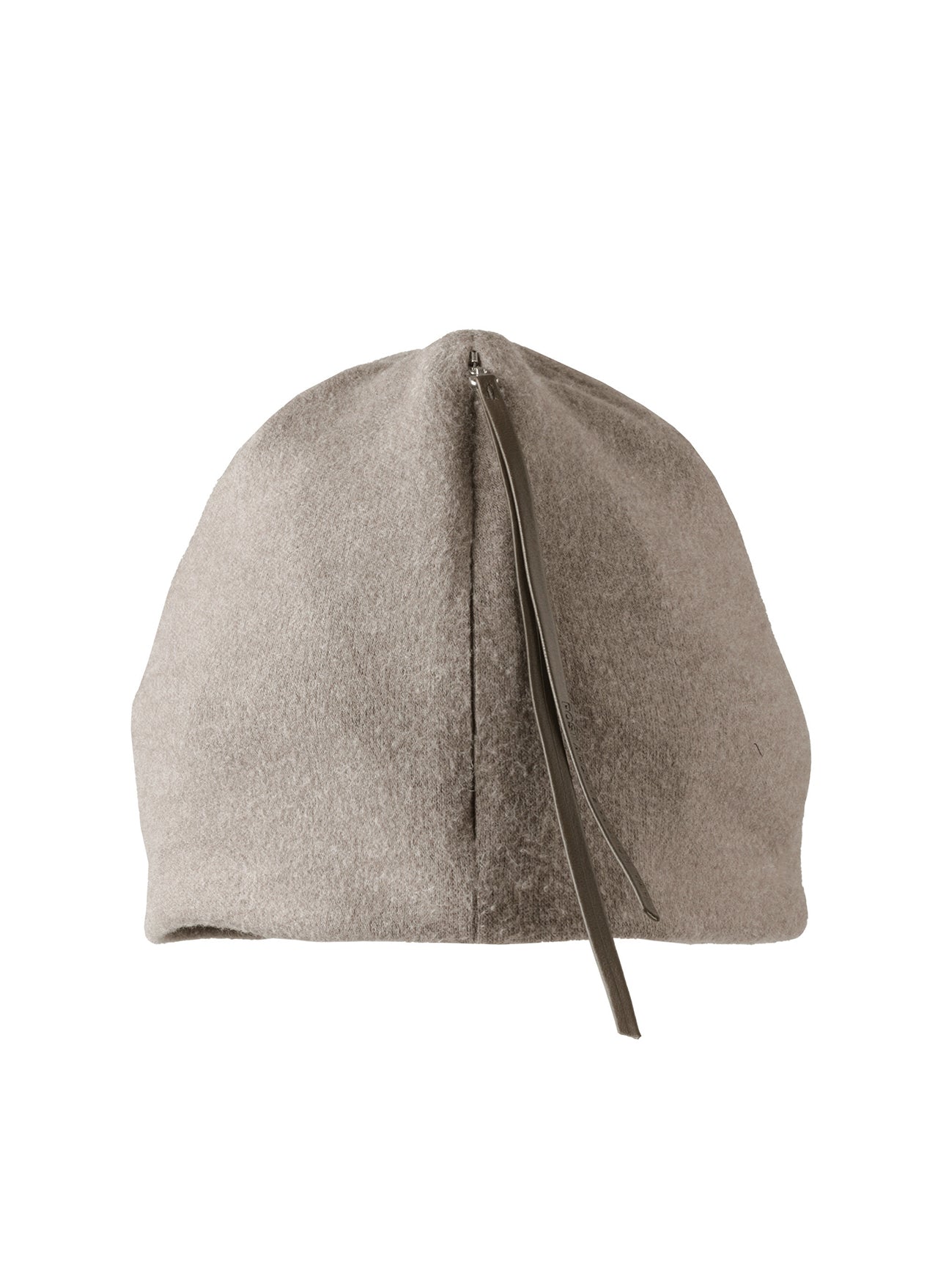 8.0 BEANIE CENTER (WARM GREY)
