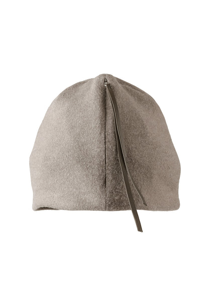 8.0 BEANIE CENTER (WARM GREY)